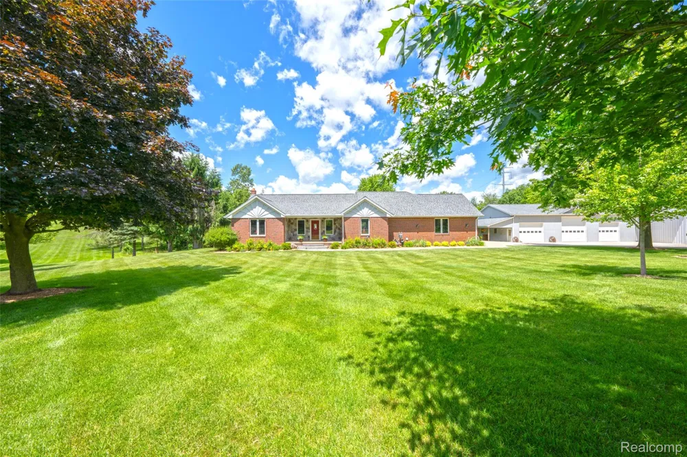 5233 Crawford Road Dryden Township, MI 48428