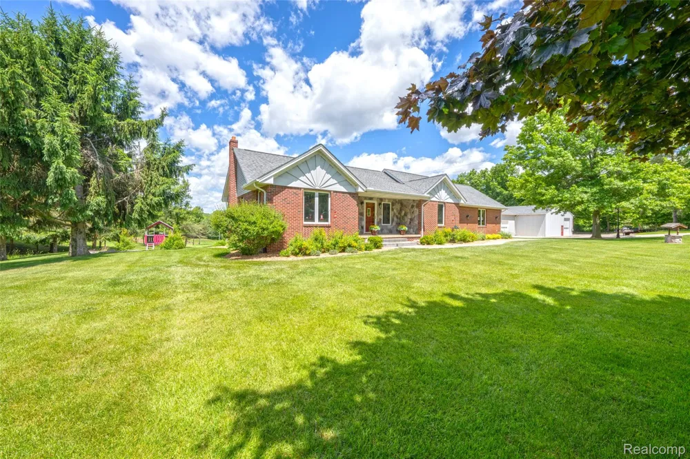 5233 Crawford Road Dryden Township, MI 48428