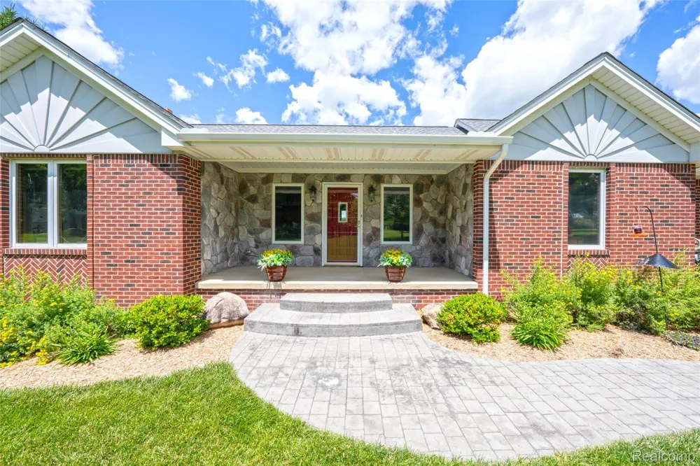 5233 Crawford Road Dryden Township, MI 48428