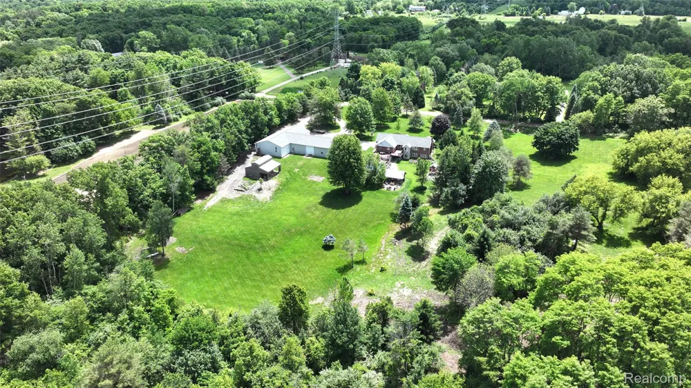 5233 Crawford Road Dryden Township, MI 48428