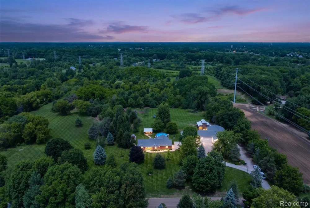 5233 Crawford Road Dryden Township, MI 48428