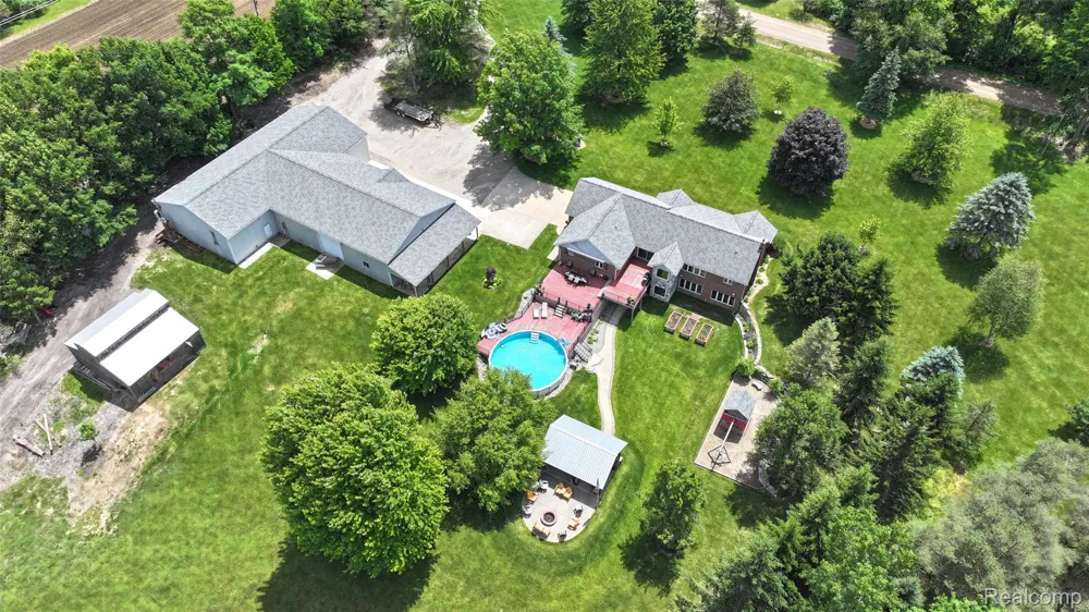 5233 Crawford Road Dryden Township, MI 48428
