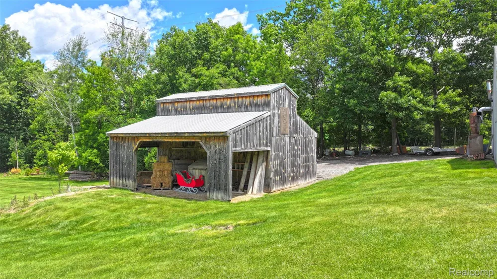 5233 Crawford Road Dryden Township, MI 48428