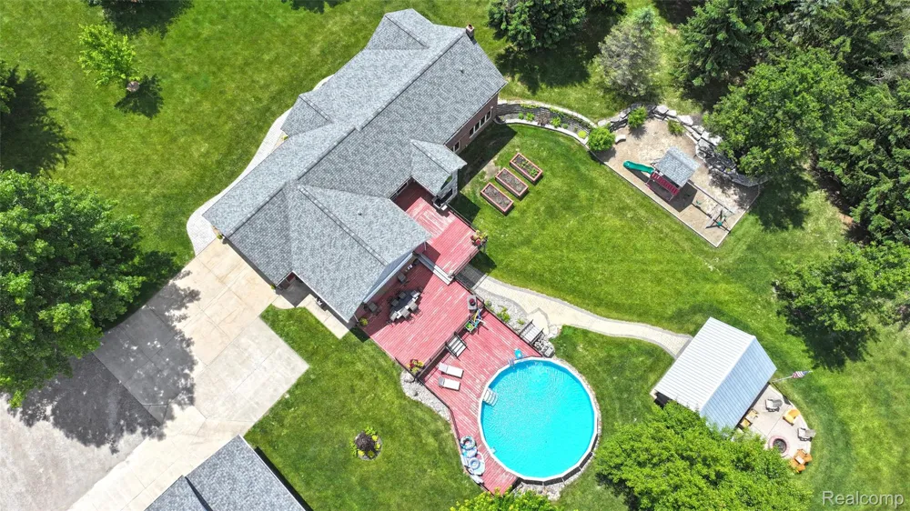 5233 Crawford Road Dryden Township, MI 48428