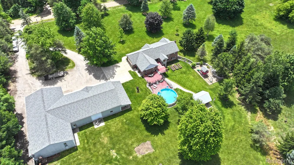 5233 Crawford Road Dryden Township, MI 48428