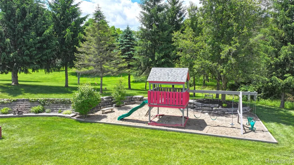 5233 Crawford Road Dryden Township, MI 48428