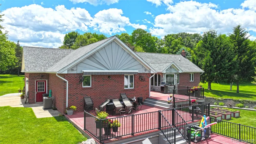 5233 Crawford Road Dryden Township, MI 48428