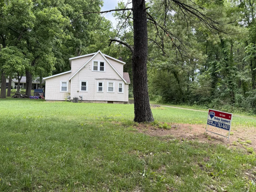 1615 Gilletts Lake Road Leoni Township, MI 49201