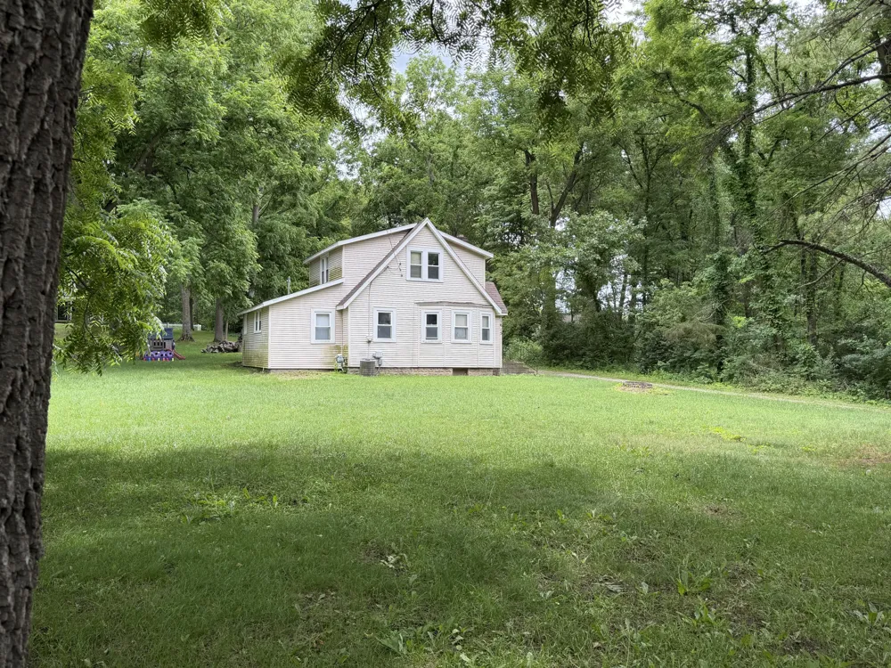 1615 Gilletts Lake Road Leoni Township, MI 49201