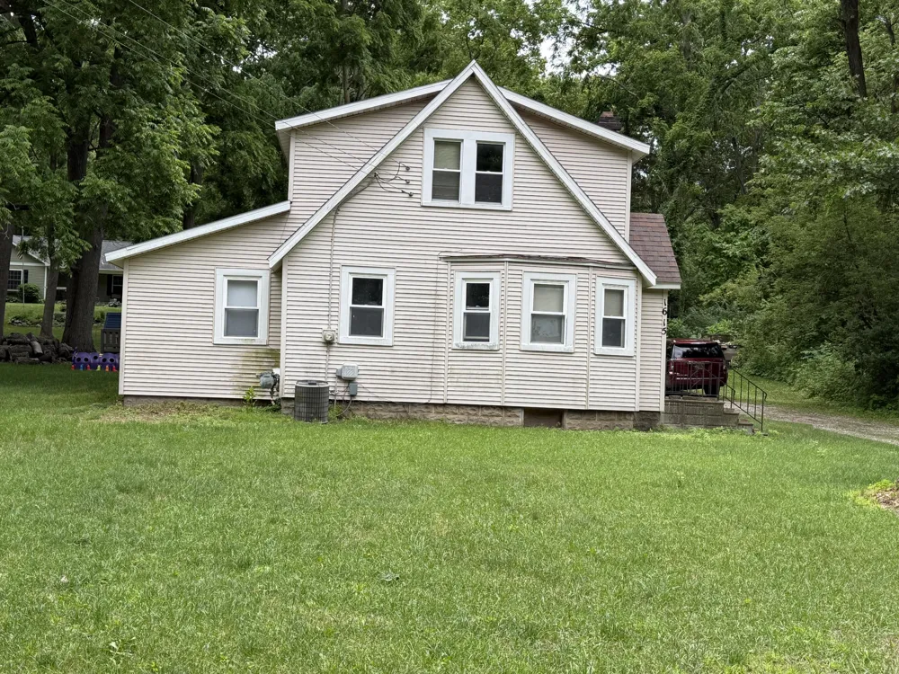 1615 Gilletts Lake Road Leoni Township, MI 49201