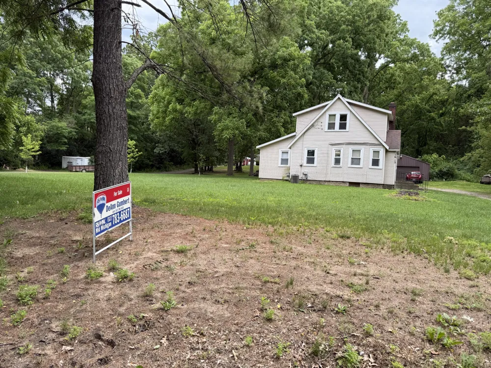 1615 Gilletts Lake Road Leoni Township, MI 49201