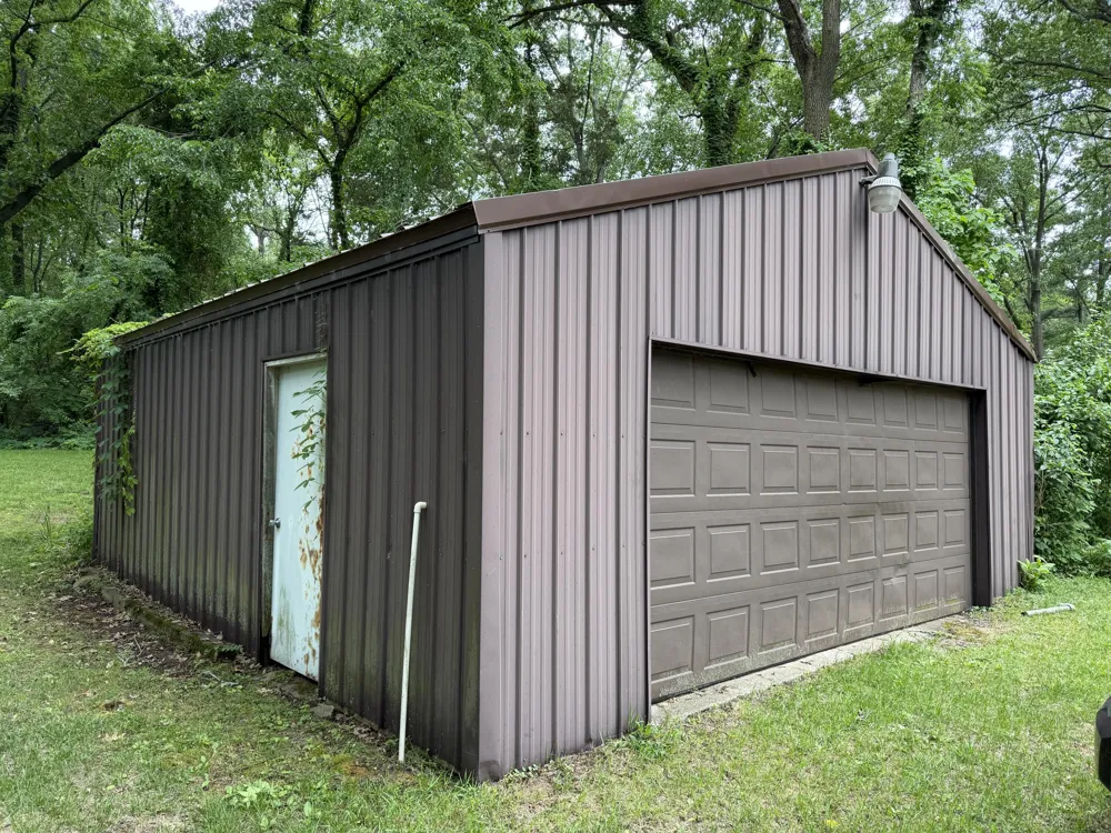 1615 Gilletts Lake Road Leoni Township, MI 49201