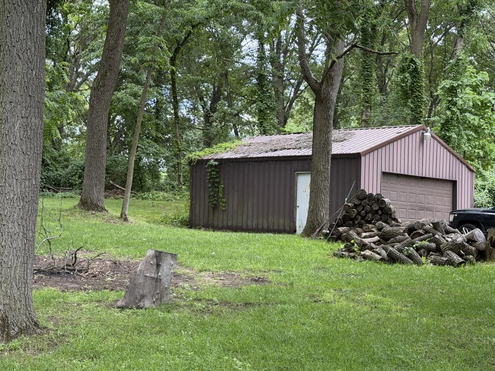 1615 Gilletts Lake Road Leoni Township, MI 49201