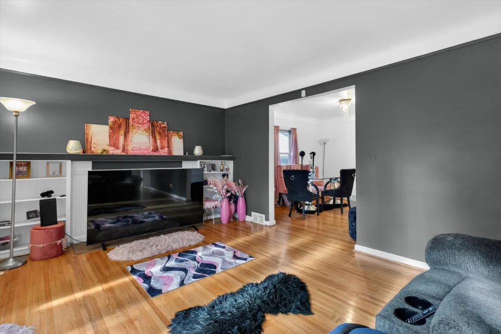 9884 W Outer Drive W Detroit City, MI 48223