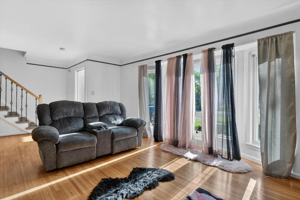 9884 W Outer Drive W Detroit City, MI 48223
