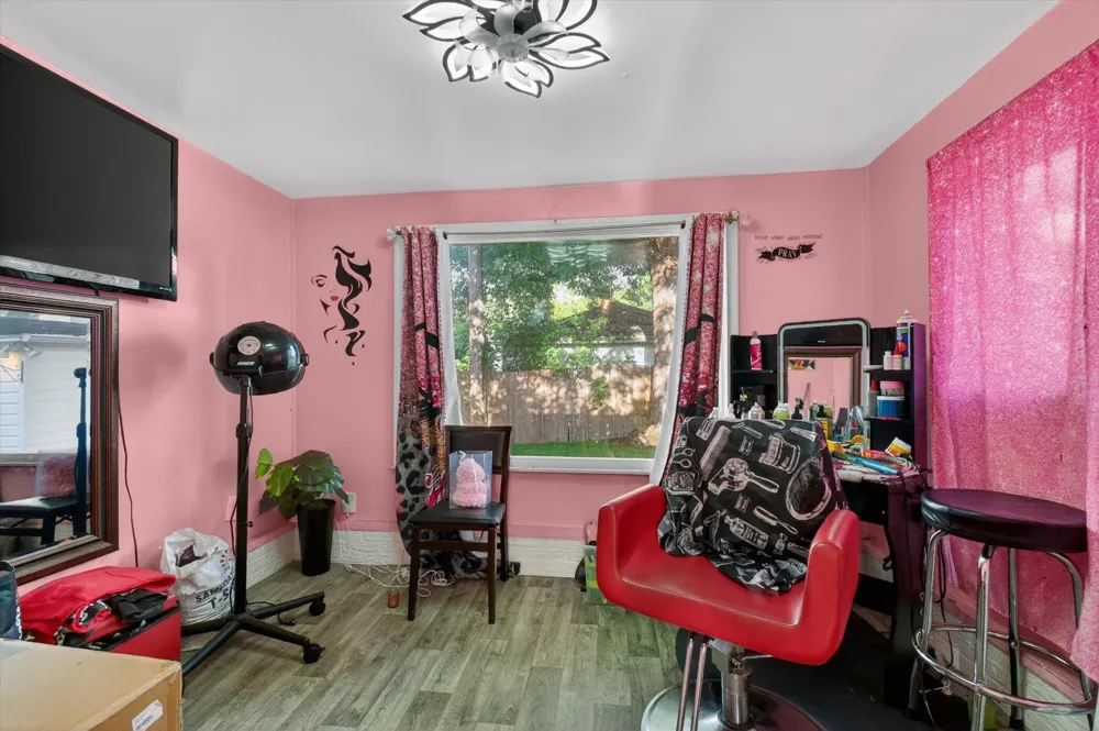9884 W Outer Drive W Detroit City, MI 48223