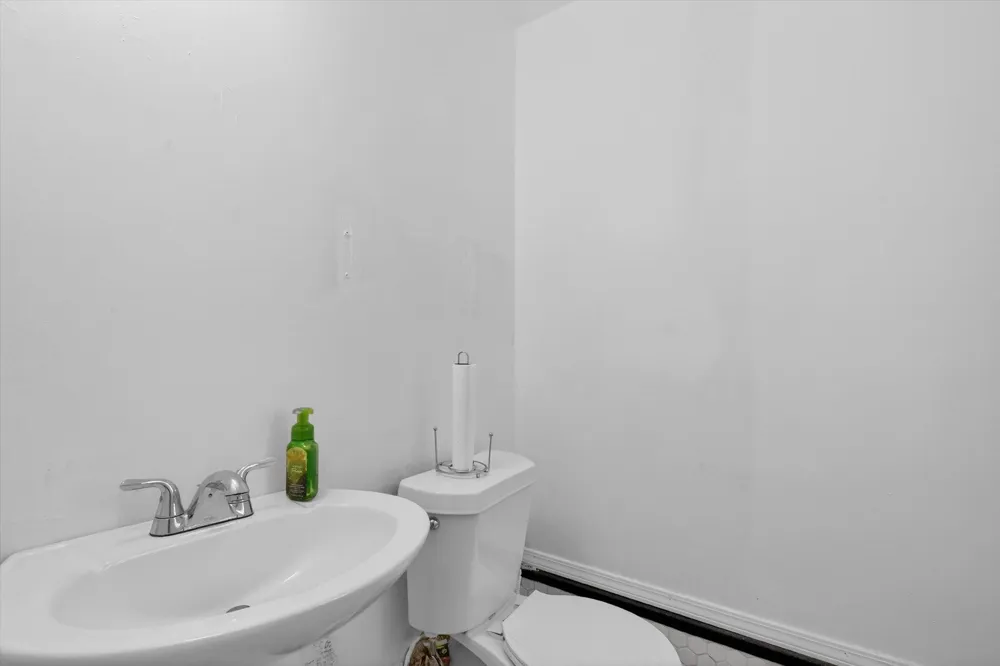 9884 W Outer Drive W Detroit City, MI 48223