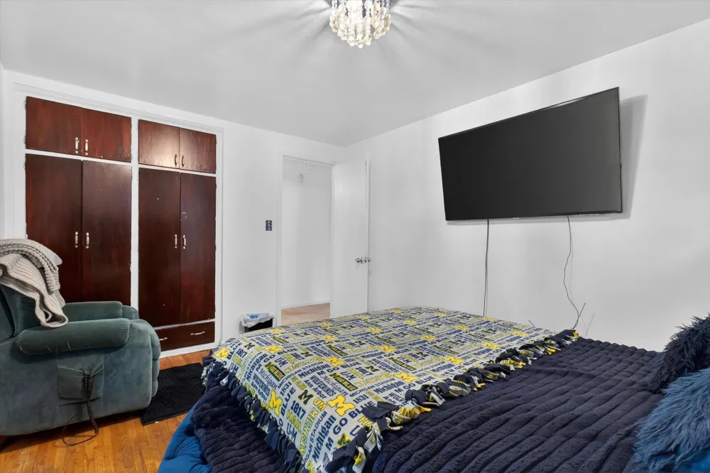 9884 W Outer Drive W Detroit City, MI 48223