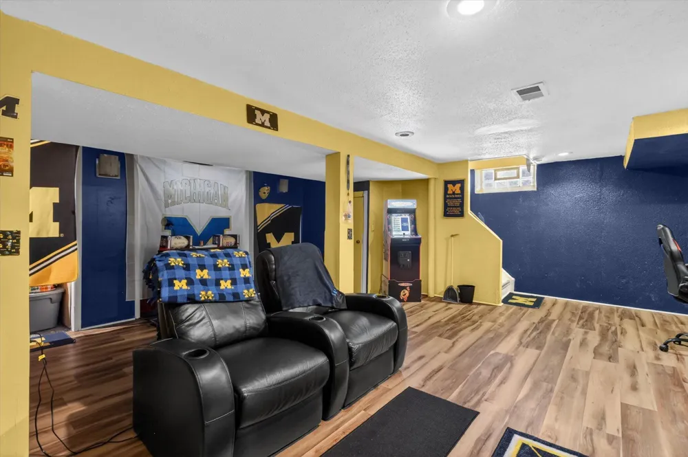 9884 W Outer Drive W Detroit City, MI 48223
