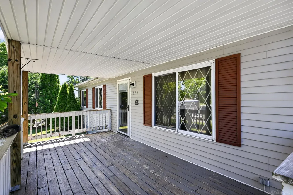 859 Edison Road Zilwaukee City, MI 48604