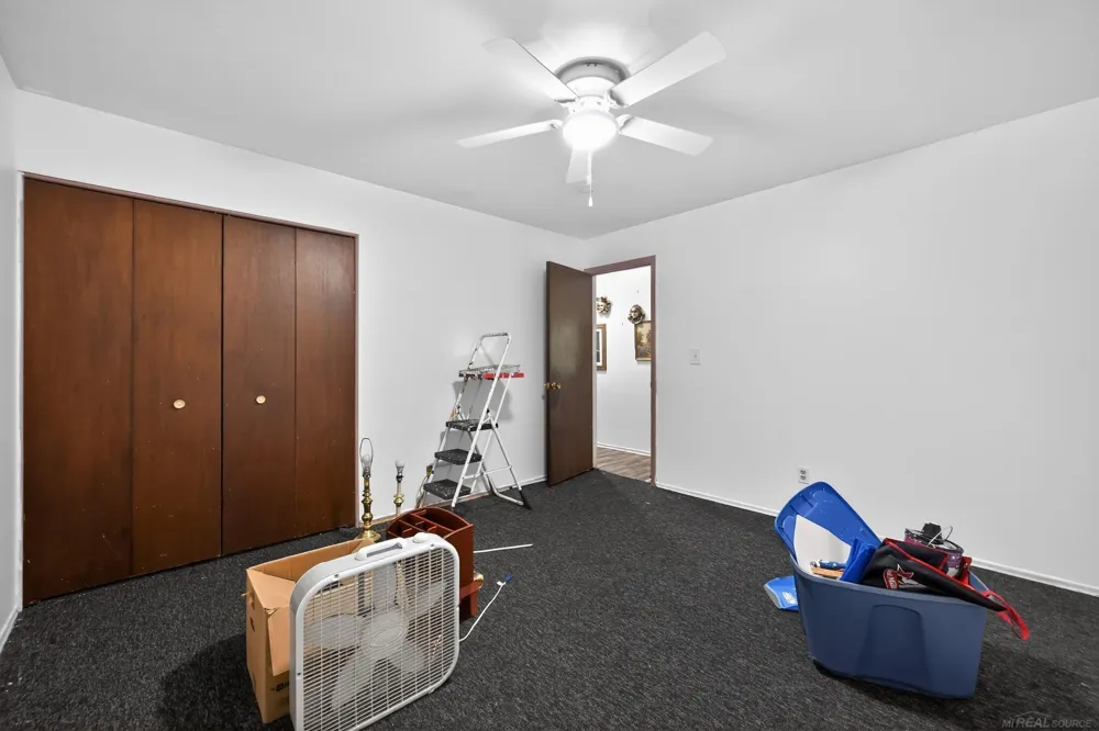 859 Edison Road Zilwaukee City, MI 48604