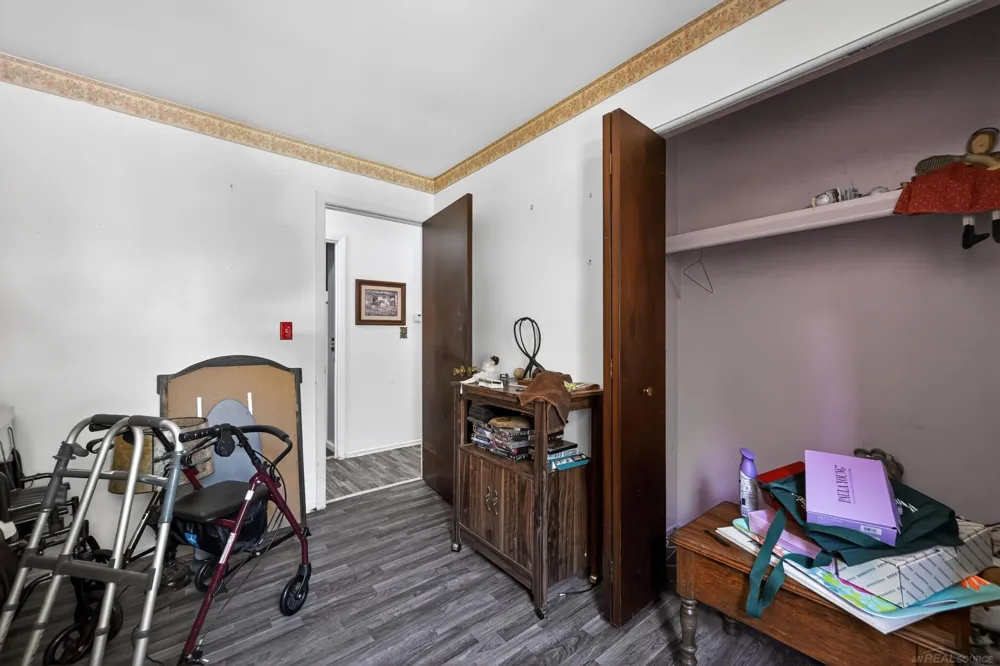 859 Edison Road Zilwaukee City, MI 48604