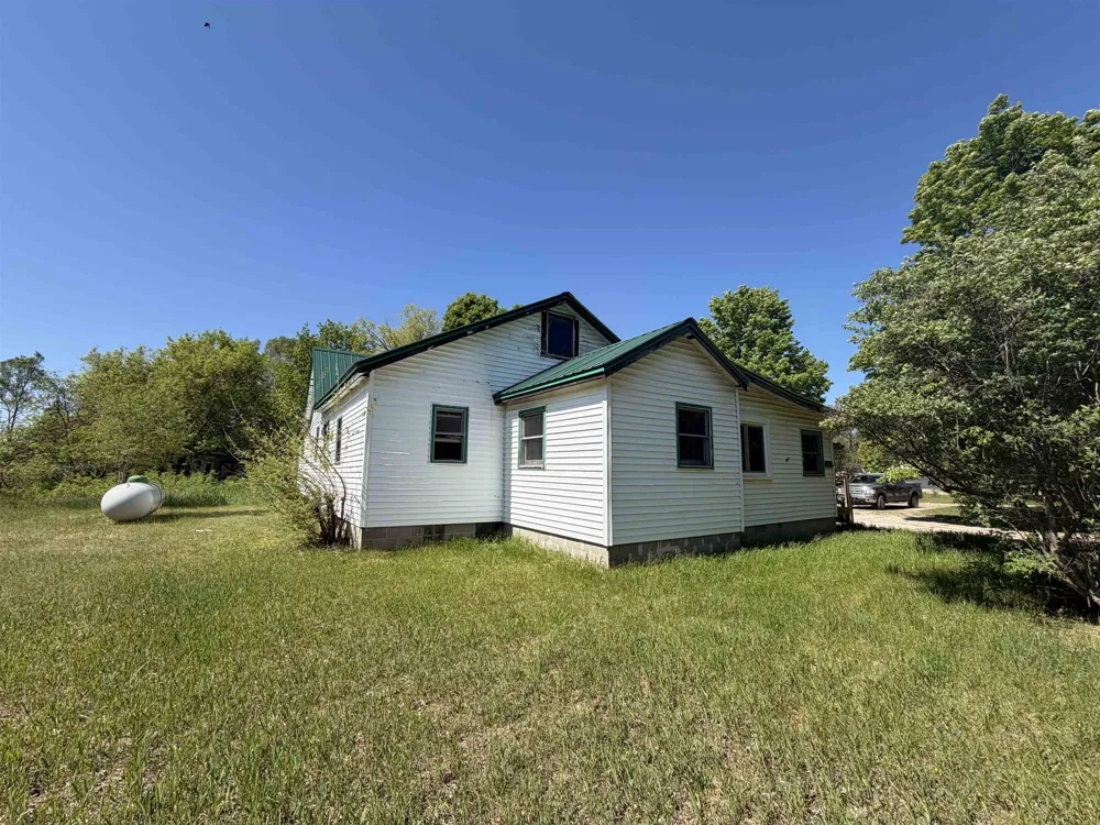 9359 Valley Road, Nw Clearwater Township, MI 49676