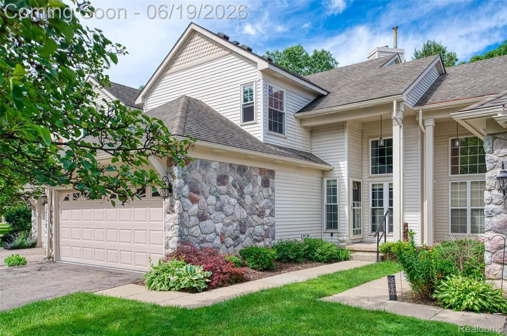 1021 Calpernia Wixom City, MI 48393