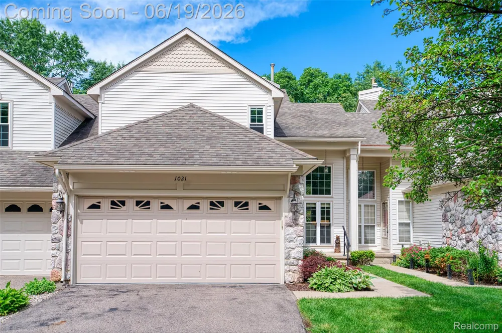 1021 Calpernia Wixom City, MI 48393