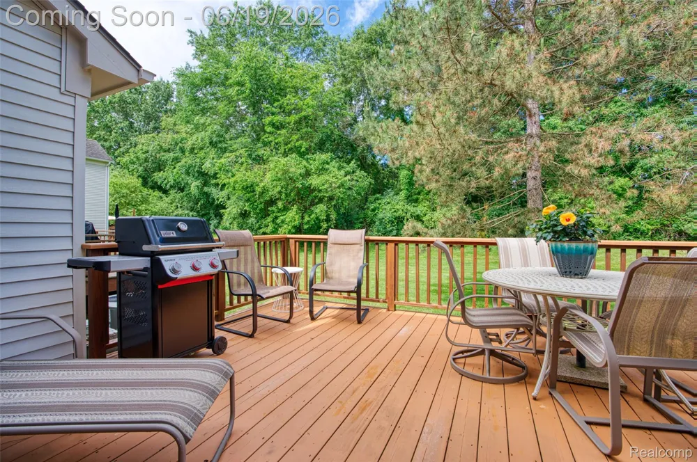 1021 Calpernia Wixom City, MI 48393