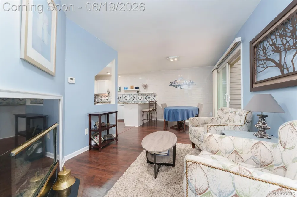 1021 Calpernia Wixom City, MI 48393