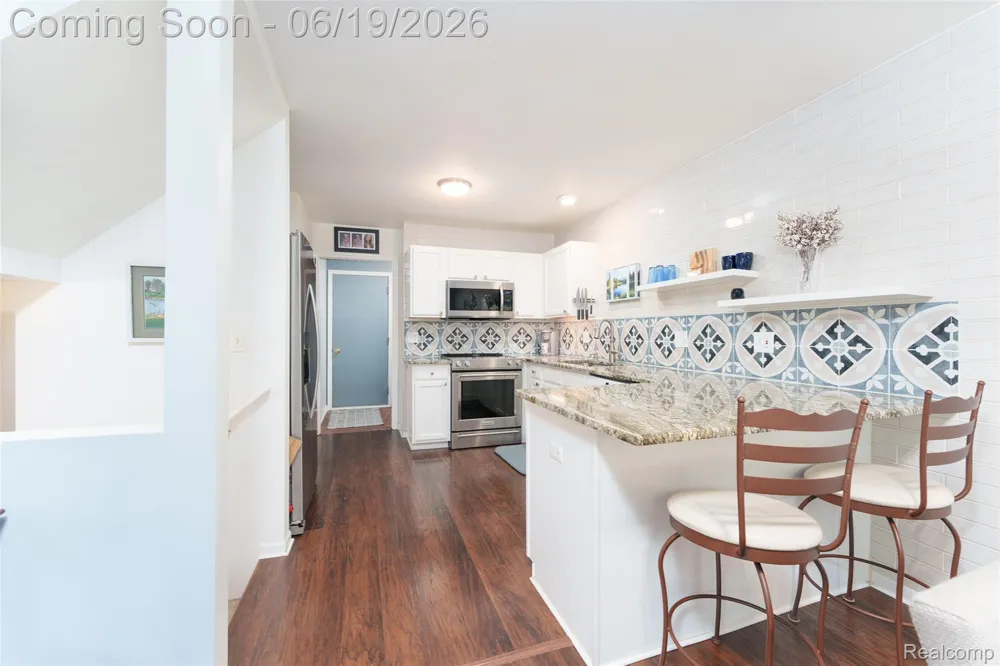 1021 Calpernia Wixom City, MI 48393