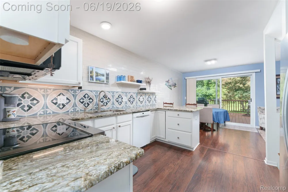 1021 Calpernia Wixom City, MI 48393