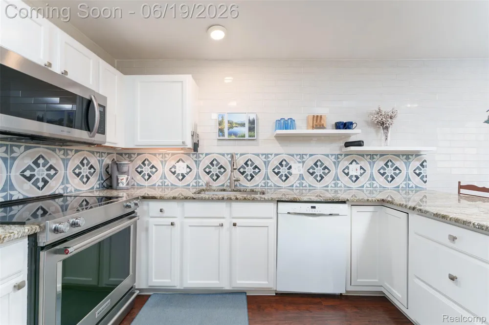 1021 Calpernia Wixom City, MI 48393