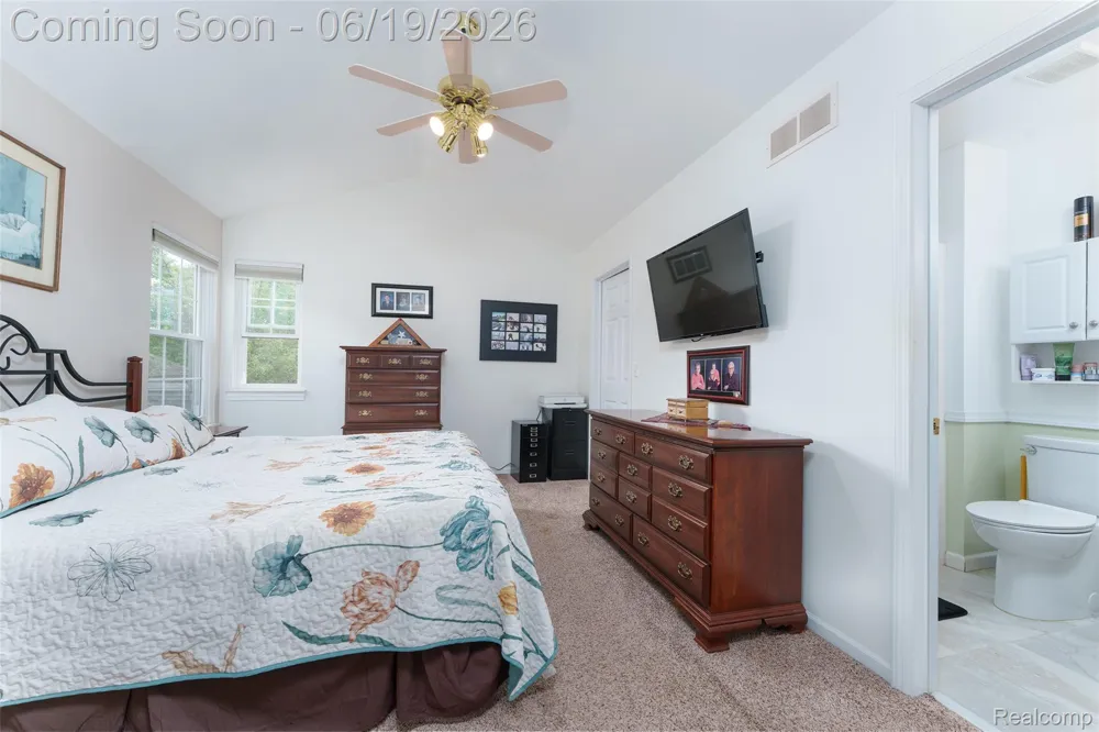 1021 Calpernia Wixom City, MI 48393