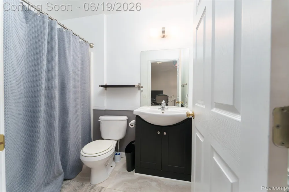 1021 Calpernia Wixom City, MI 48393