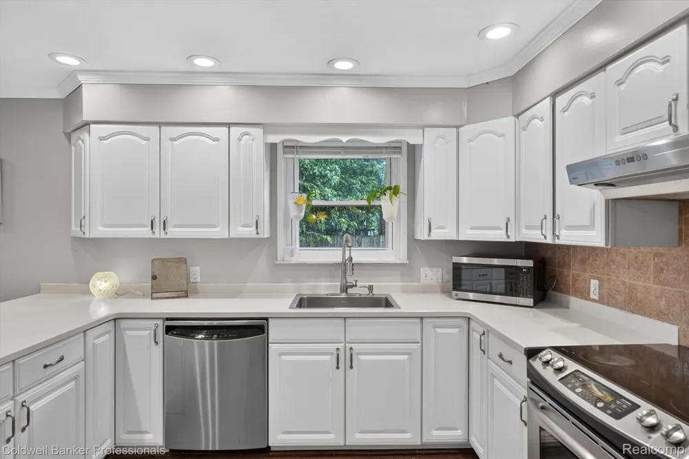3024 Harold Drive Oregon Township, MI 48421