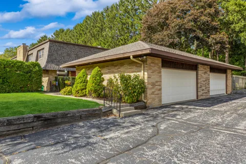 2727 S Lakeshore Drive #C11