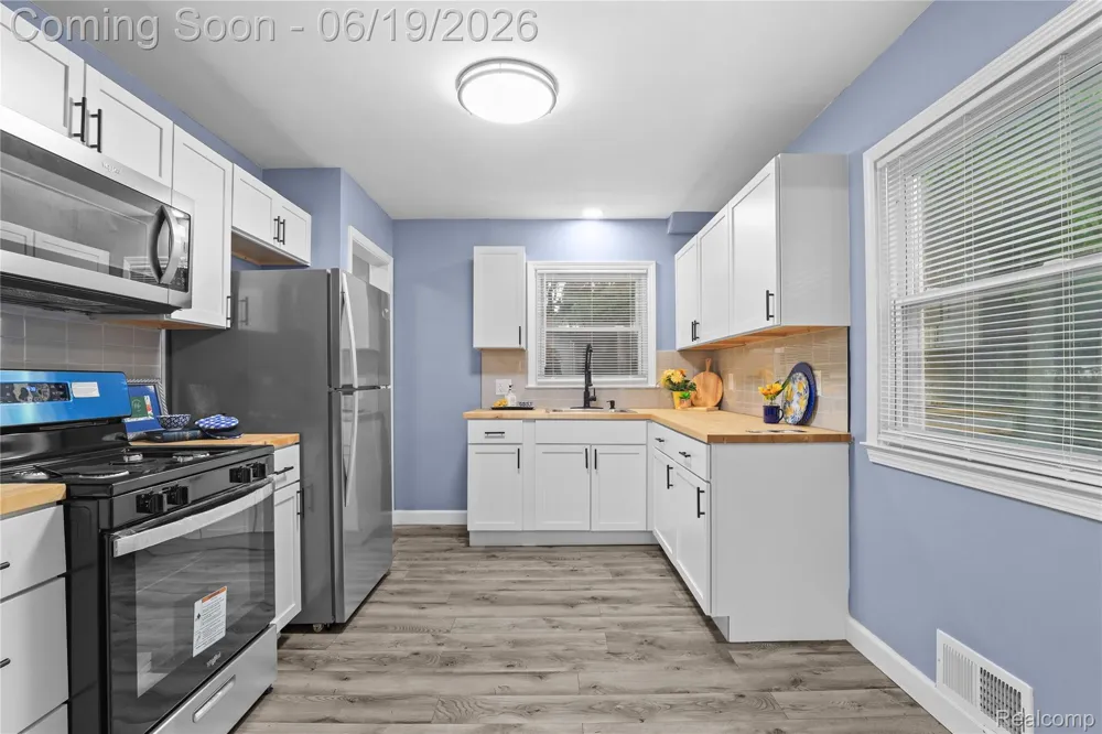 24241 Coolidge Highway Oak Park City, MI 48237