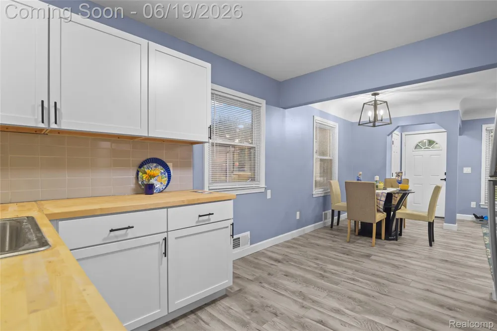 24241 Coolidge Highway Oak Park City, MI 48237