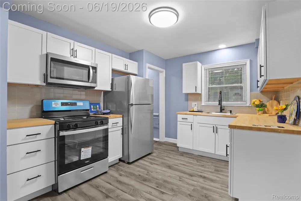 24241 Coolidge Highway Oak Park City, MI 48237