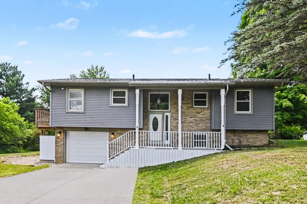 1077 Gidner Road Charlotte City, MI 48813