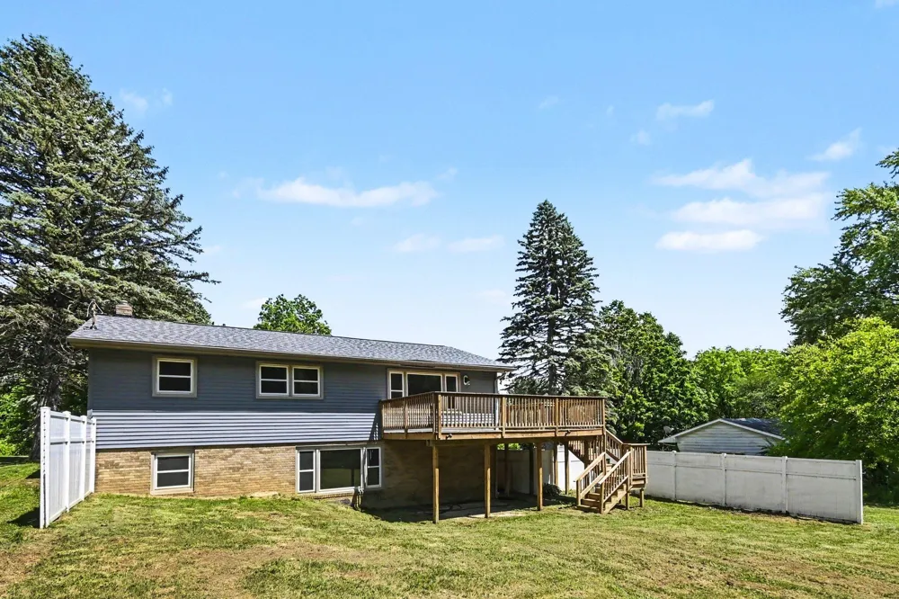 1077 Gidner Road Charlotte City, MI 48813