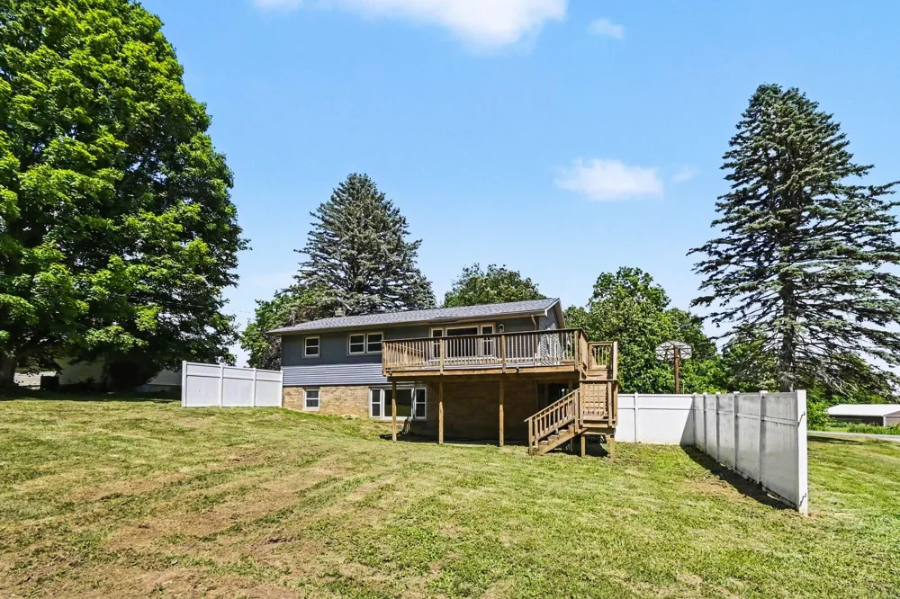 1077 Gidner Road Charlotte City, MI 48813