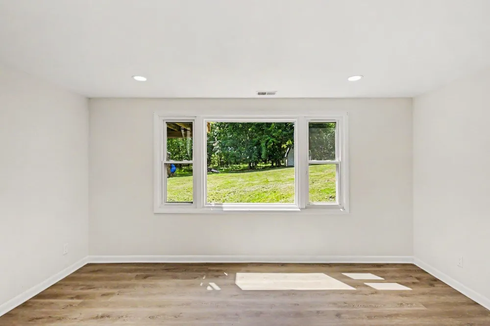 1077 Gidner Road Charlotte City, MI 48813