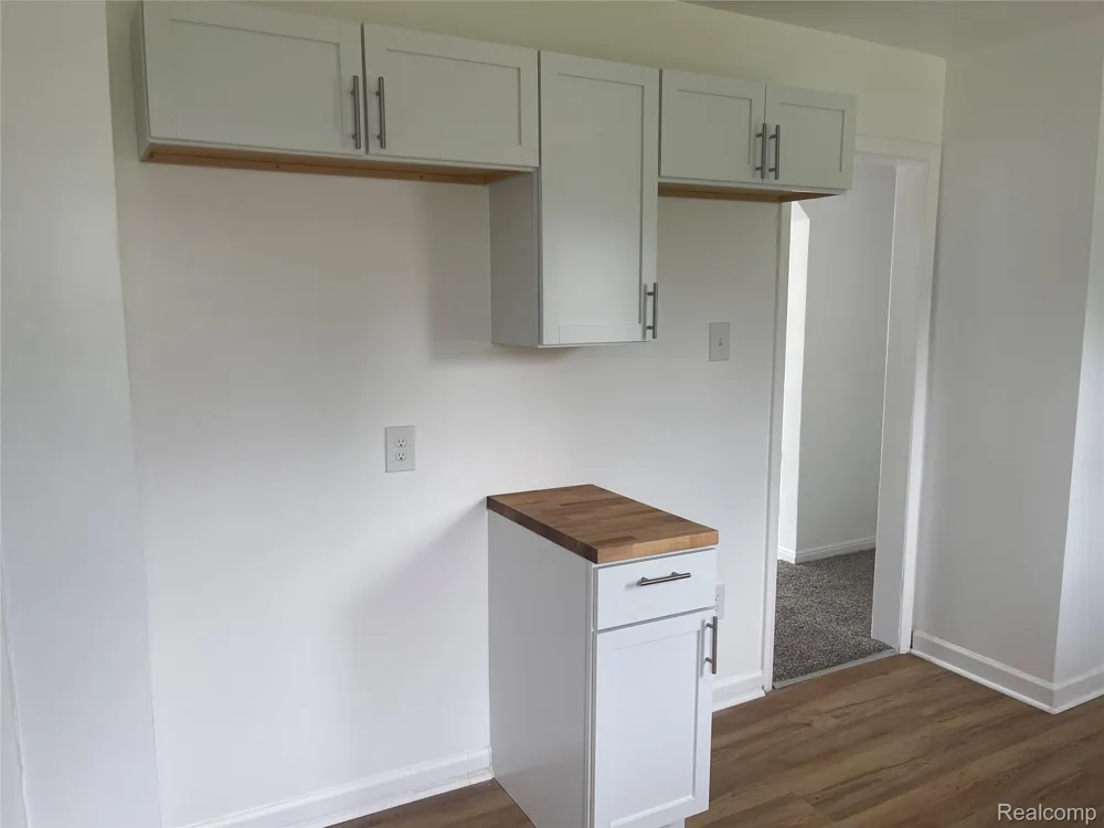 26861 Kitch Street Inkster City, MI 48141