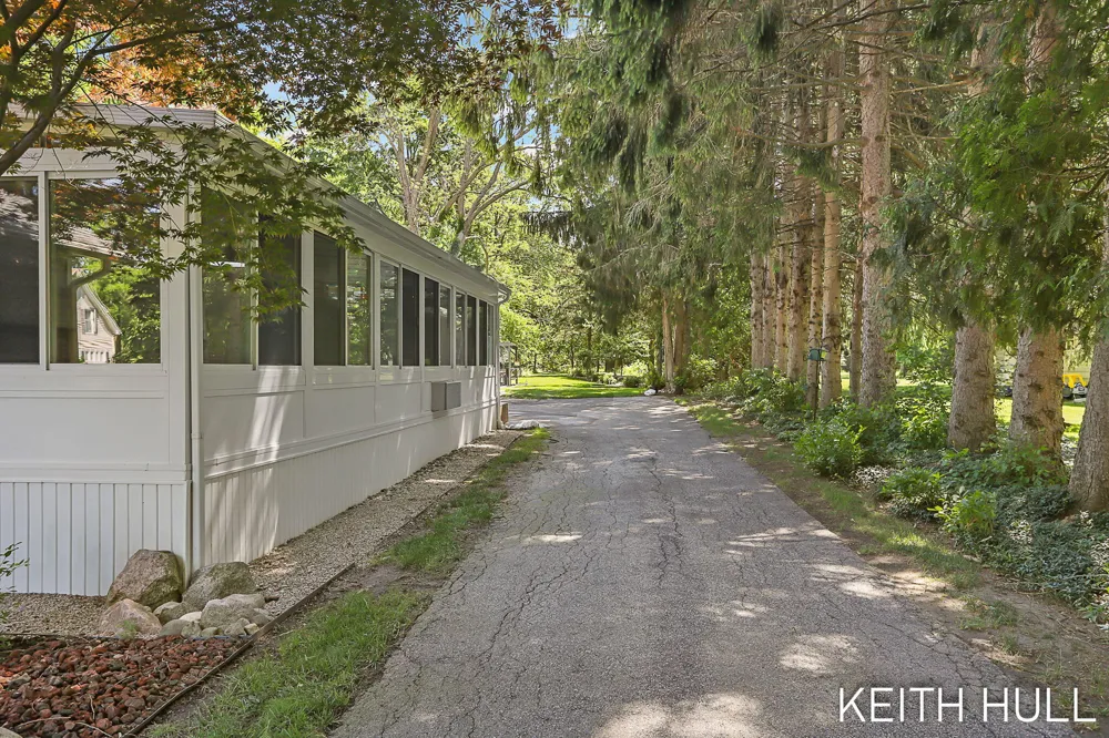 1328 Maplerow Avenue NW Walker City, MI 49534