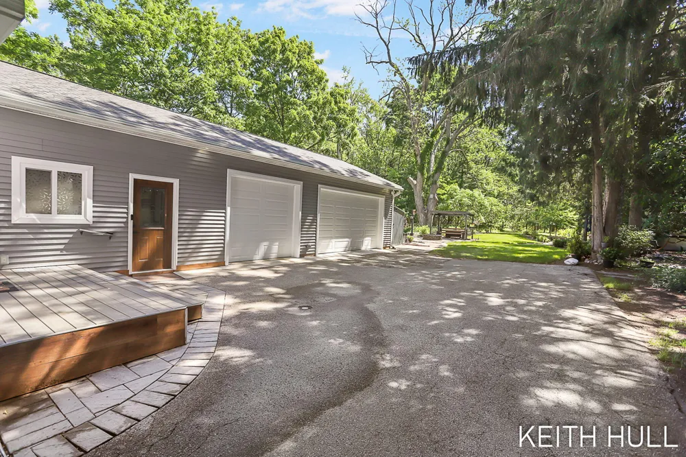 1328 Maplerow Avenue NW Walker City, MI 49534