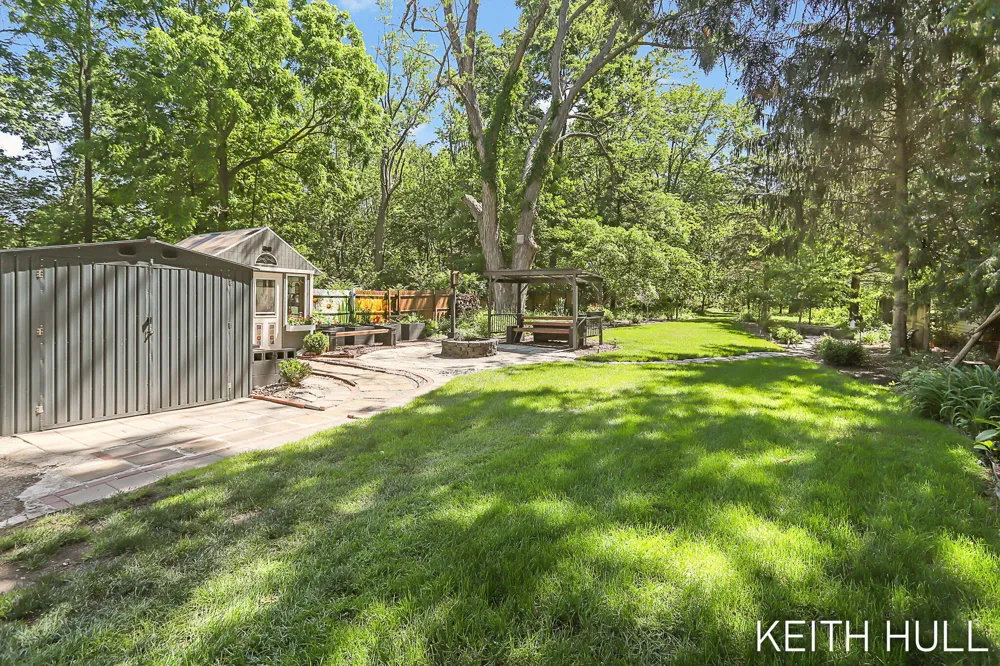 1328 Maplerow Avenue NW Walker City, MI 49534