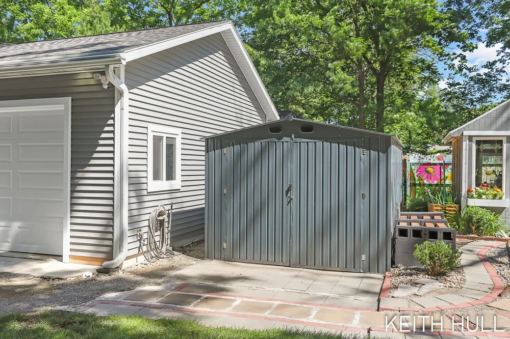 1328 Maplerow Avenue NW Walker City, MI 49534